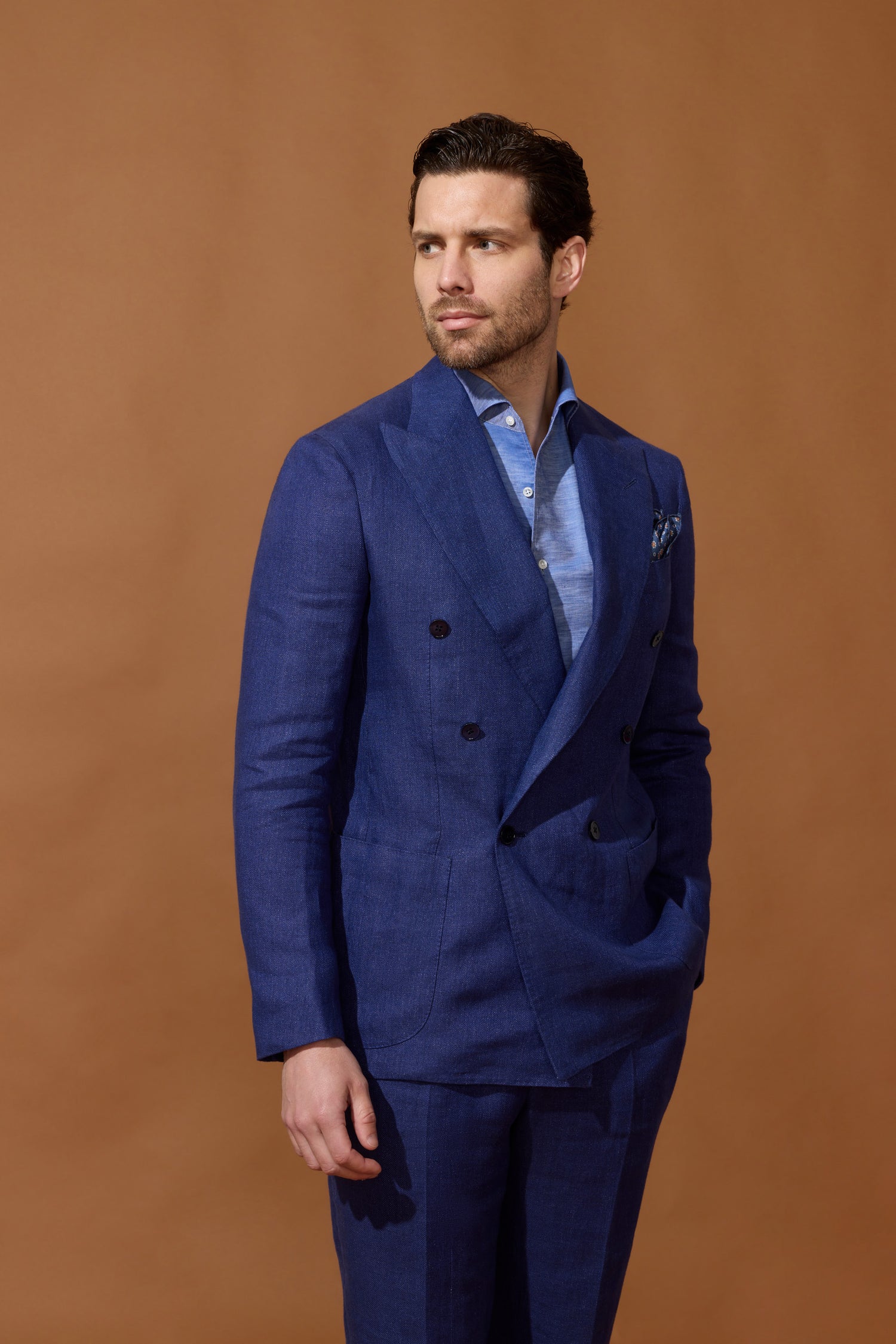 Costume croisé bas bleu en lin