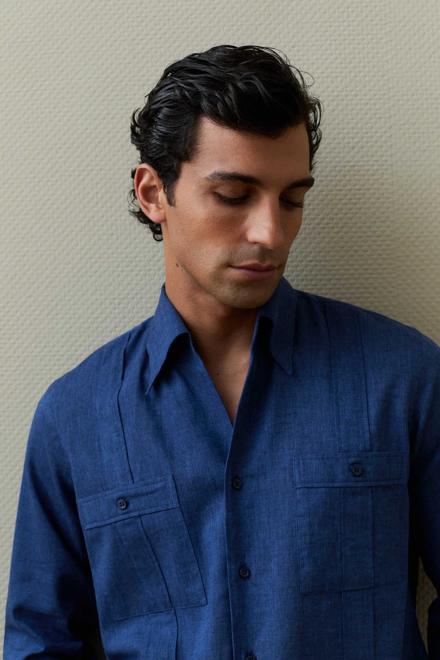 Chemise Guayabera bleu marine en lin