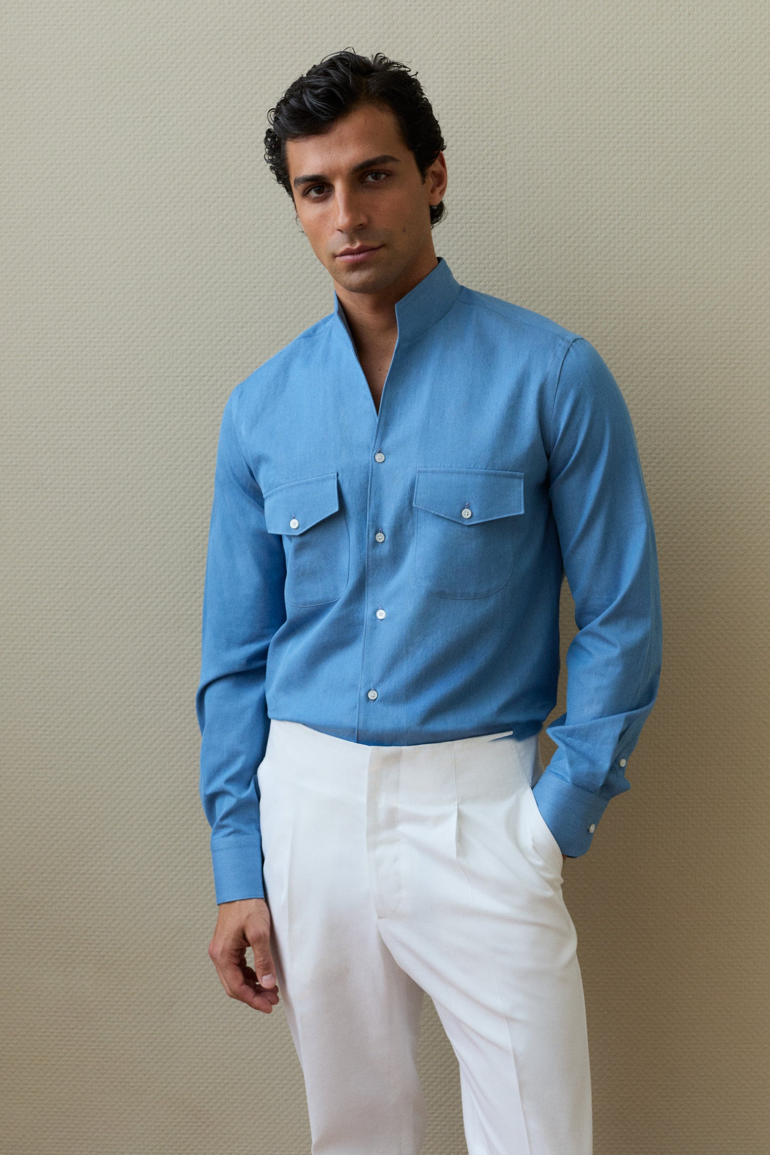 Chemise à col indien bleu denim en coton