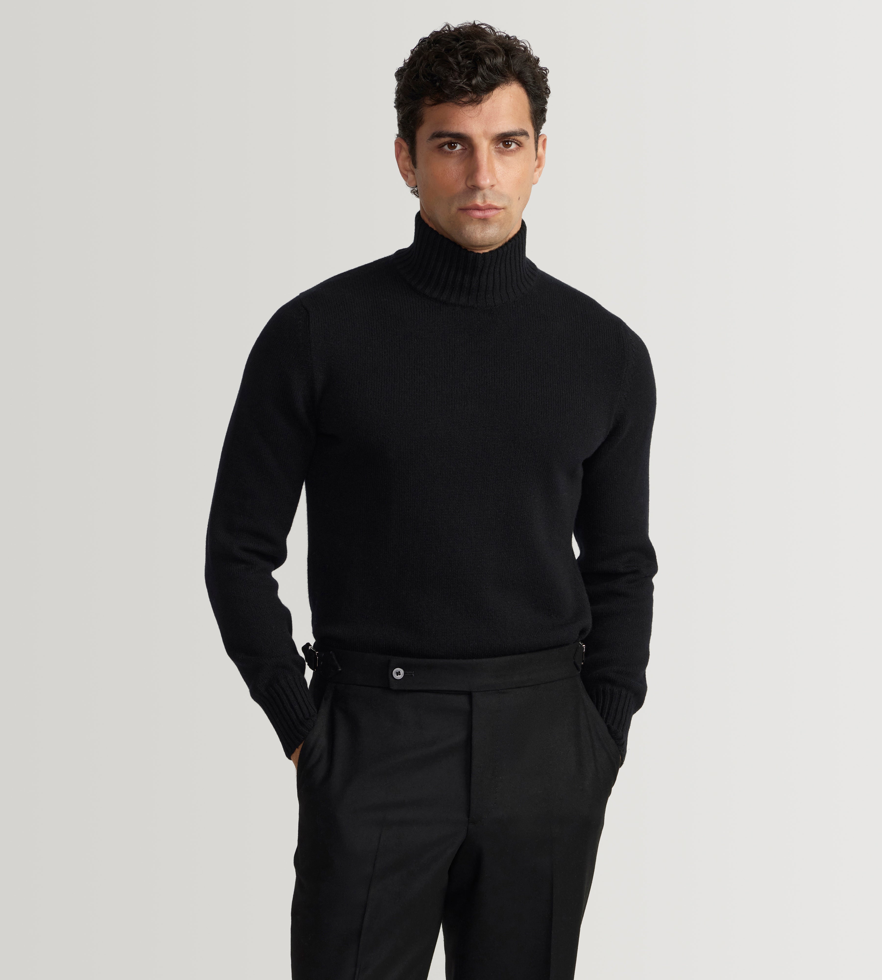Pull noir à col roulé en cachemire