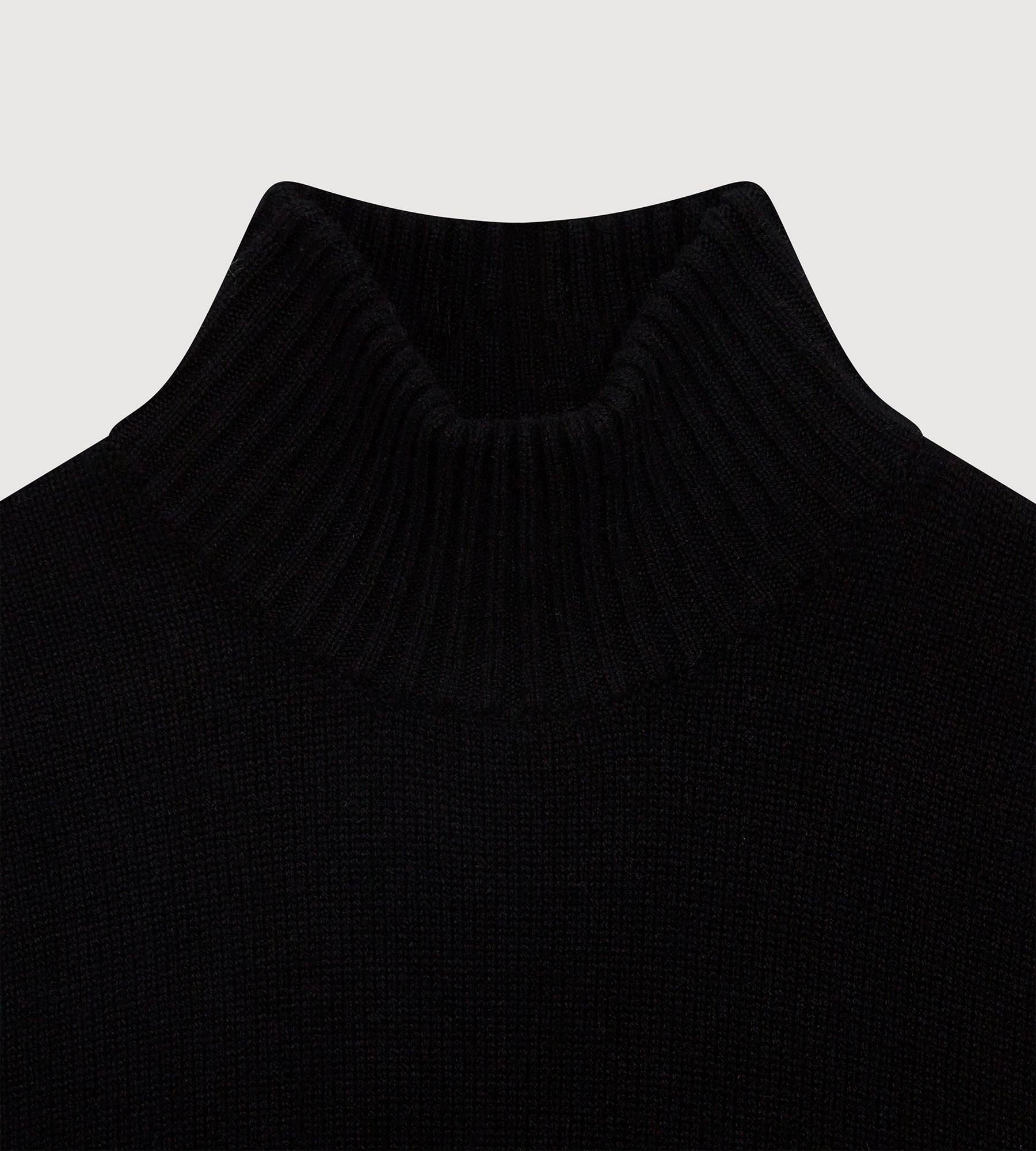 Pull noir à col cheminé en cachemire