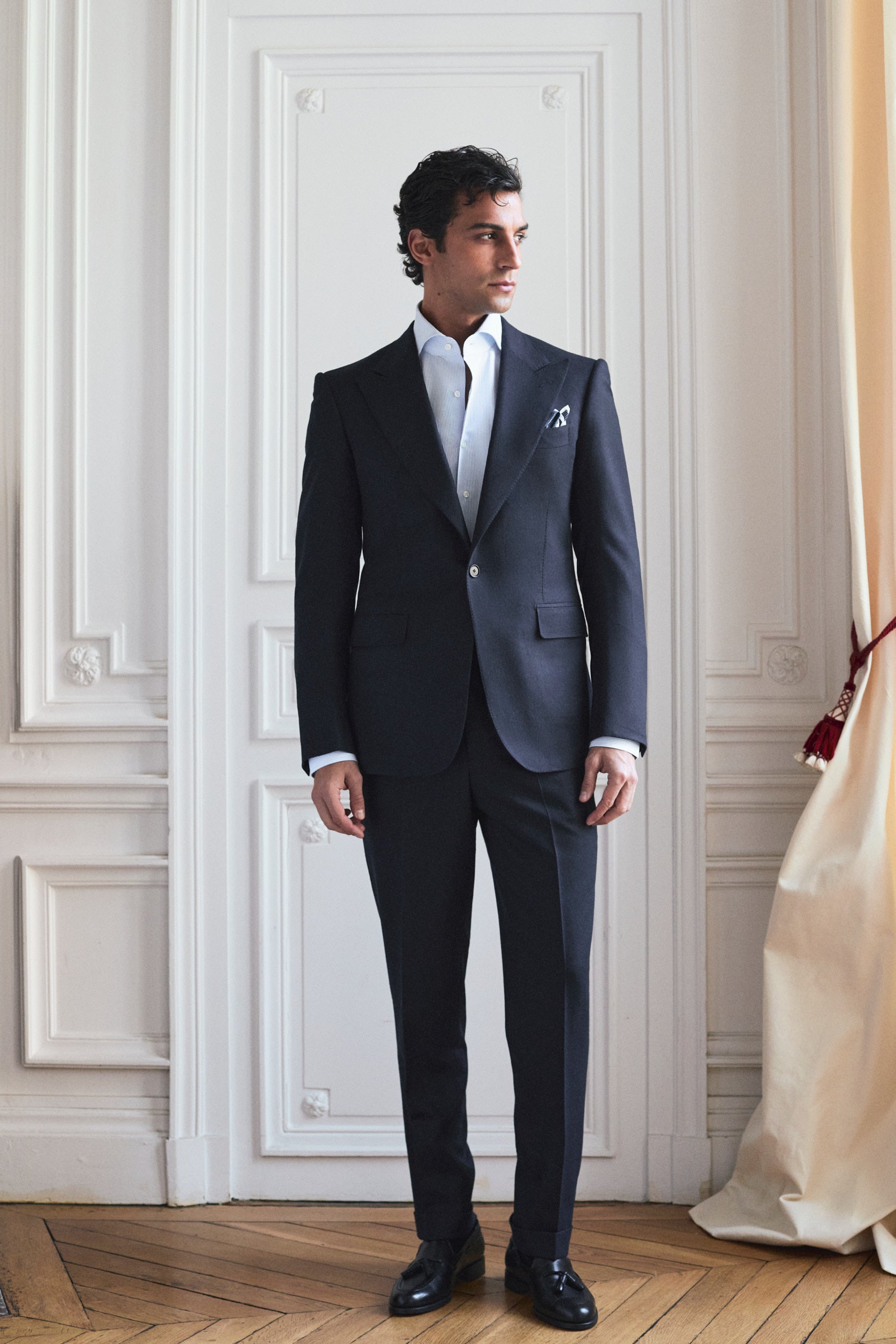Costume bleu marine en flanelle de laine
