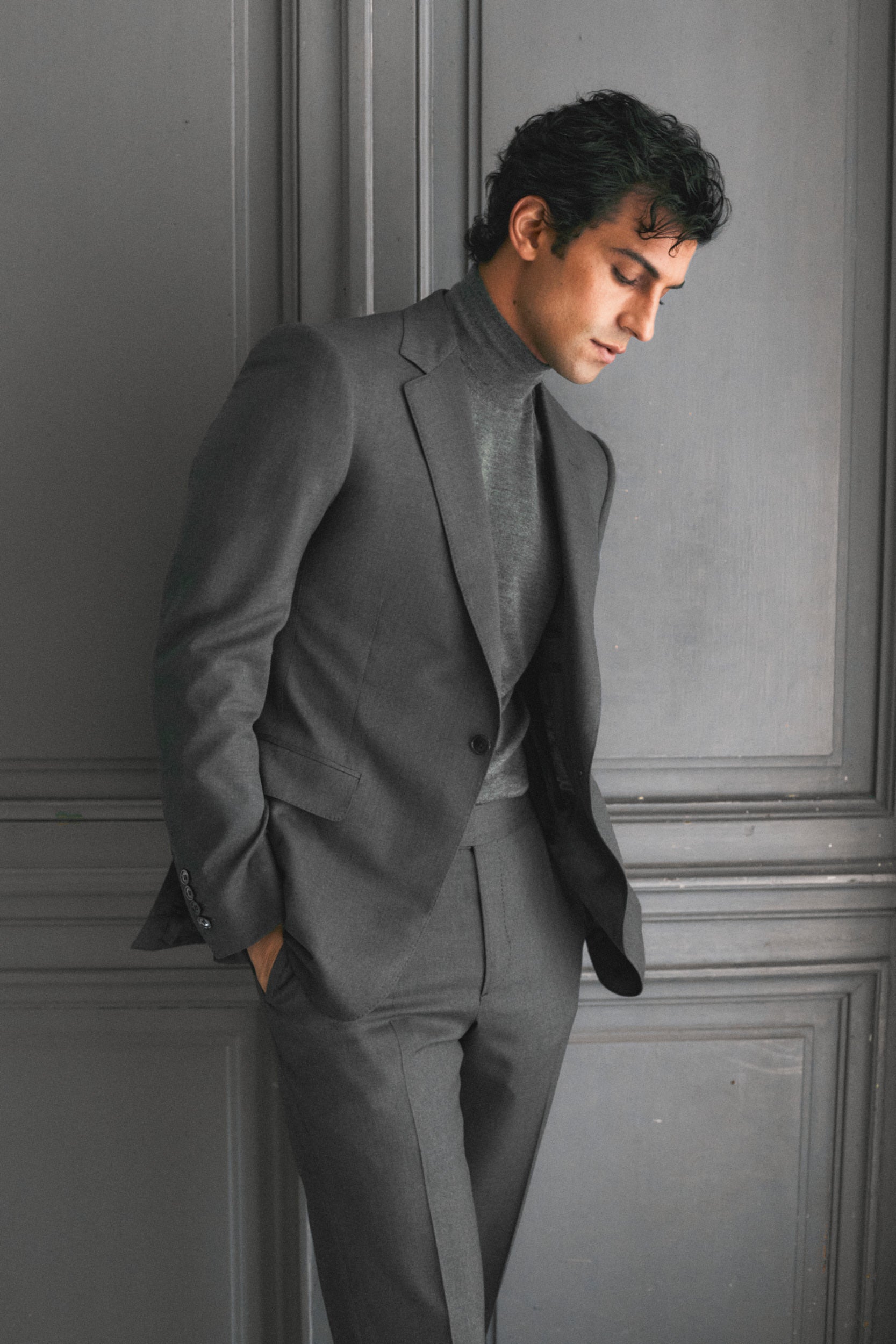 Costume gris foncé en laine
