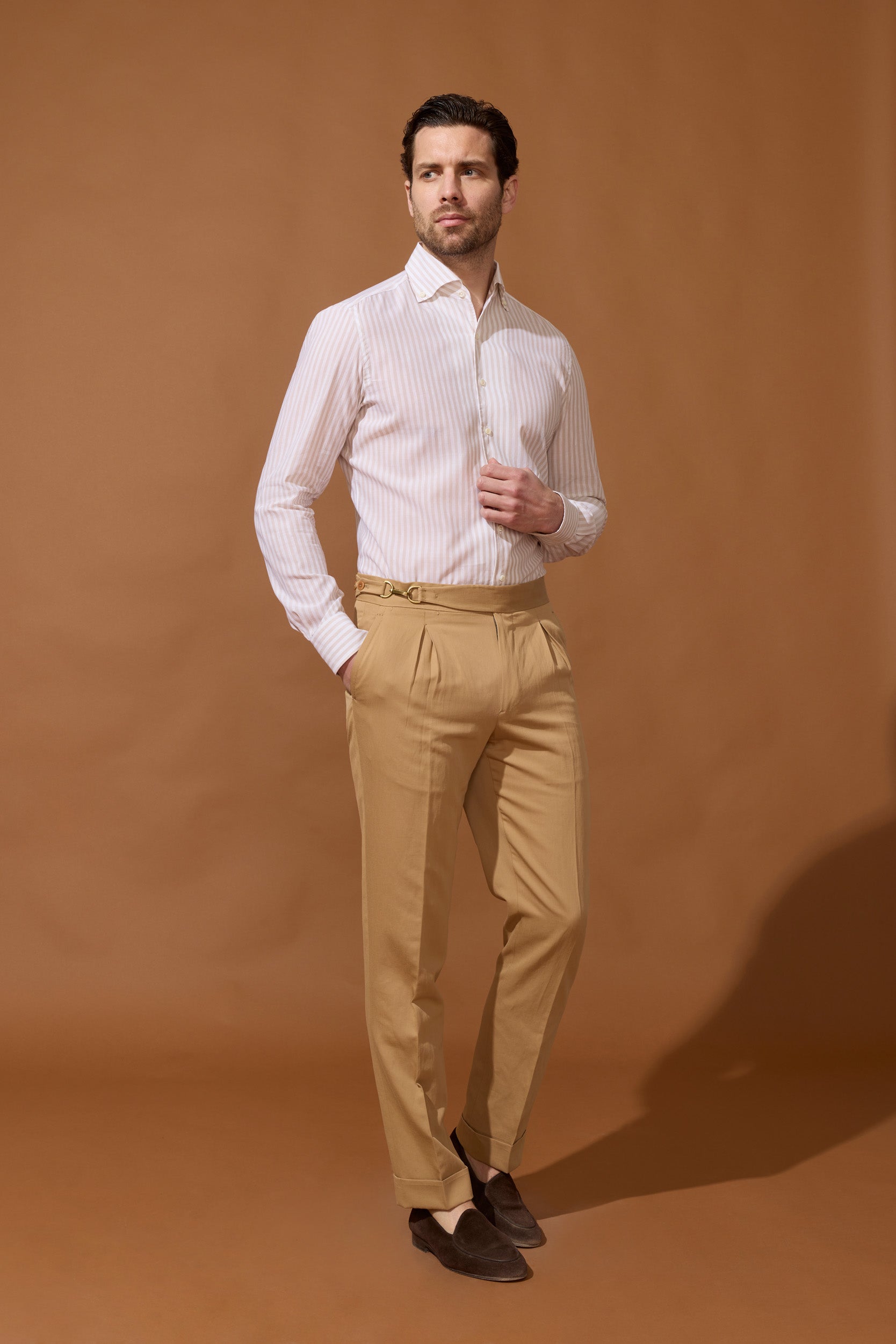 Pantalon en lin & soie camel avec fermeture à crochet