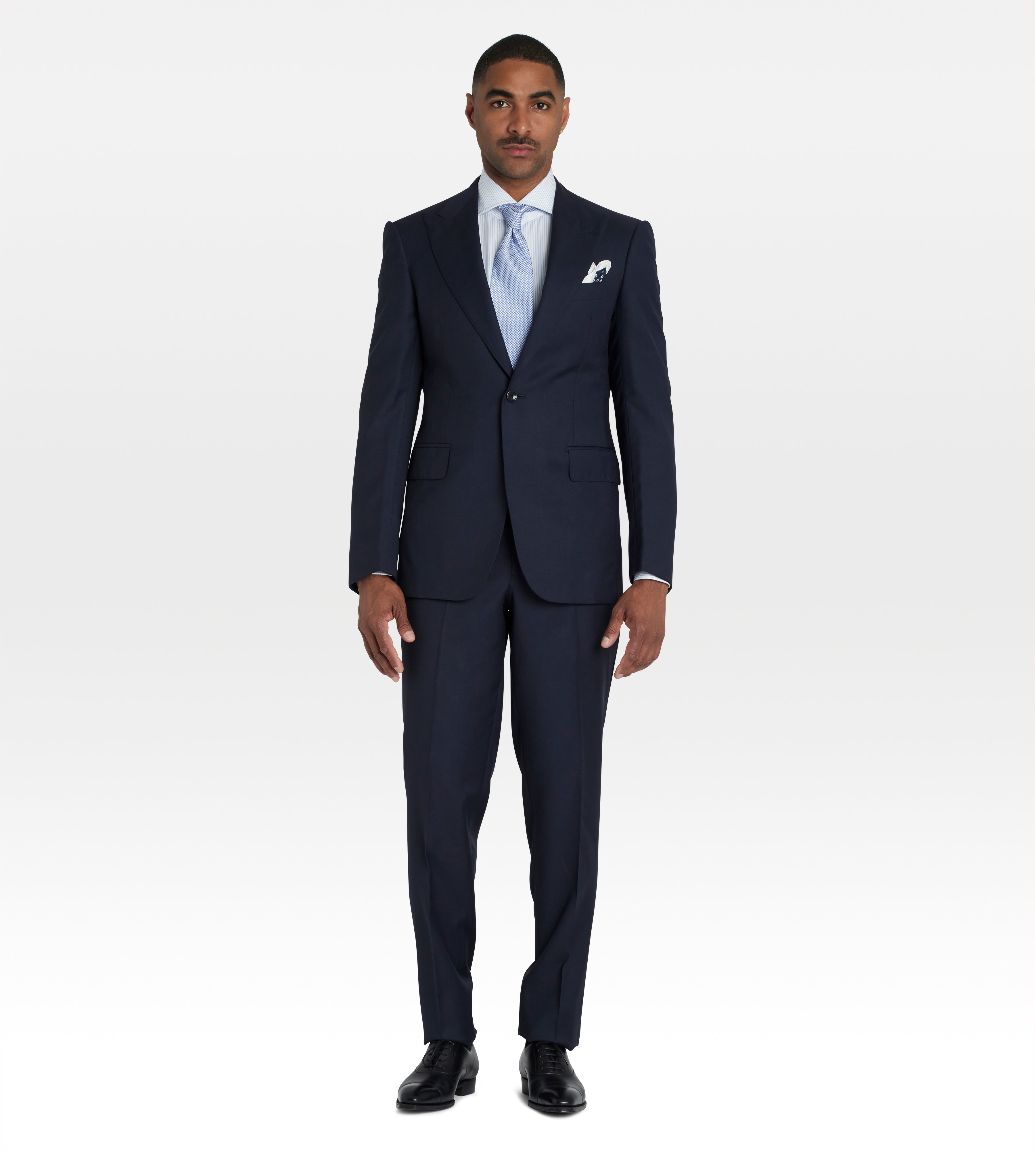 Costume bleu marine en laine avec revers en pointe