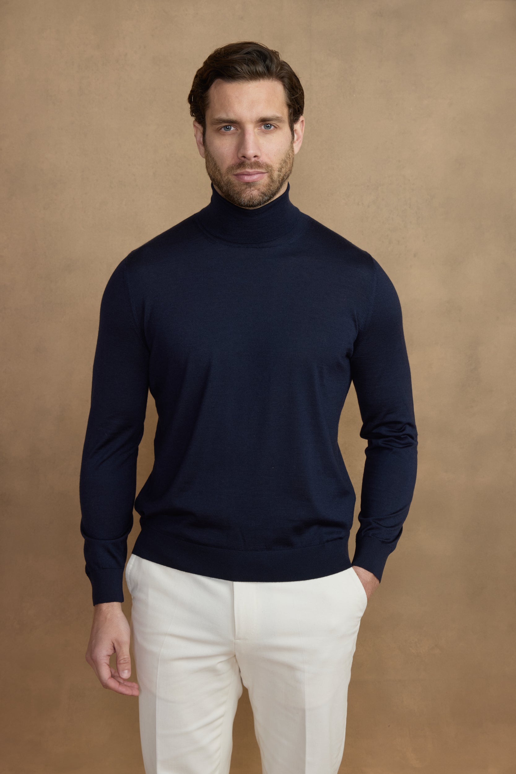 Pull fin à col roulé en cachemire & soie bleu marine