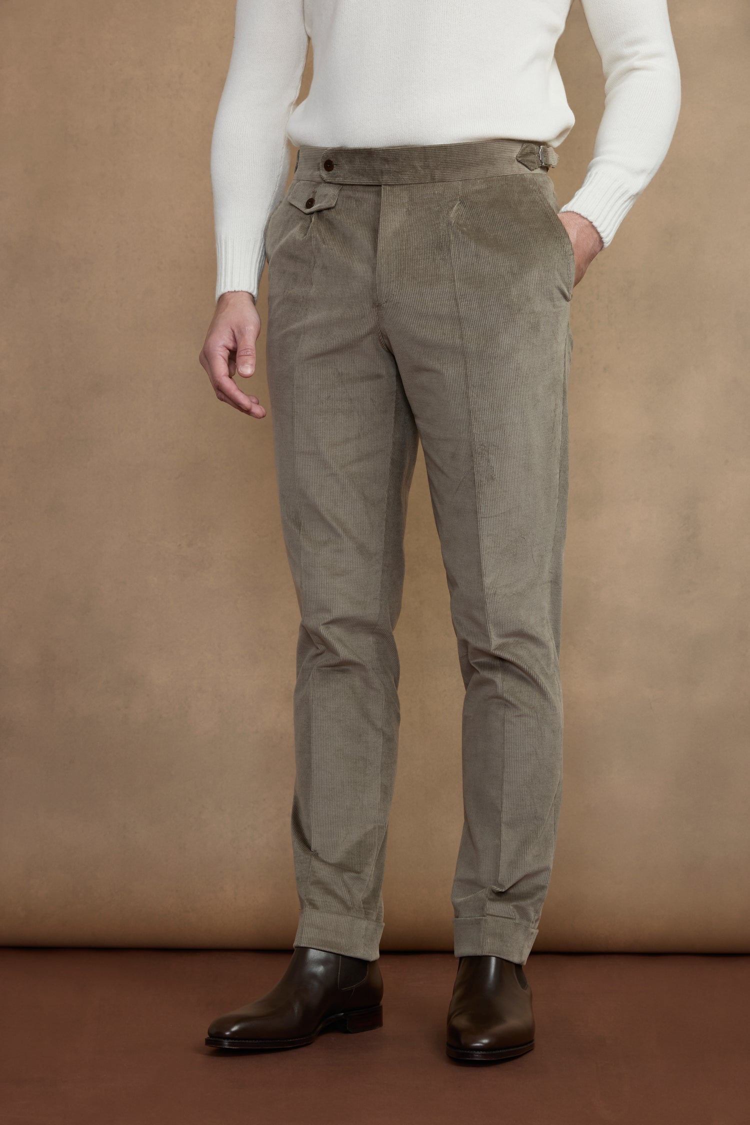 Pantalon en velours côtelé taupe