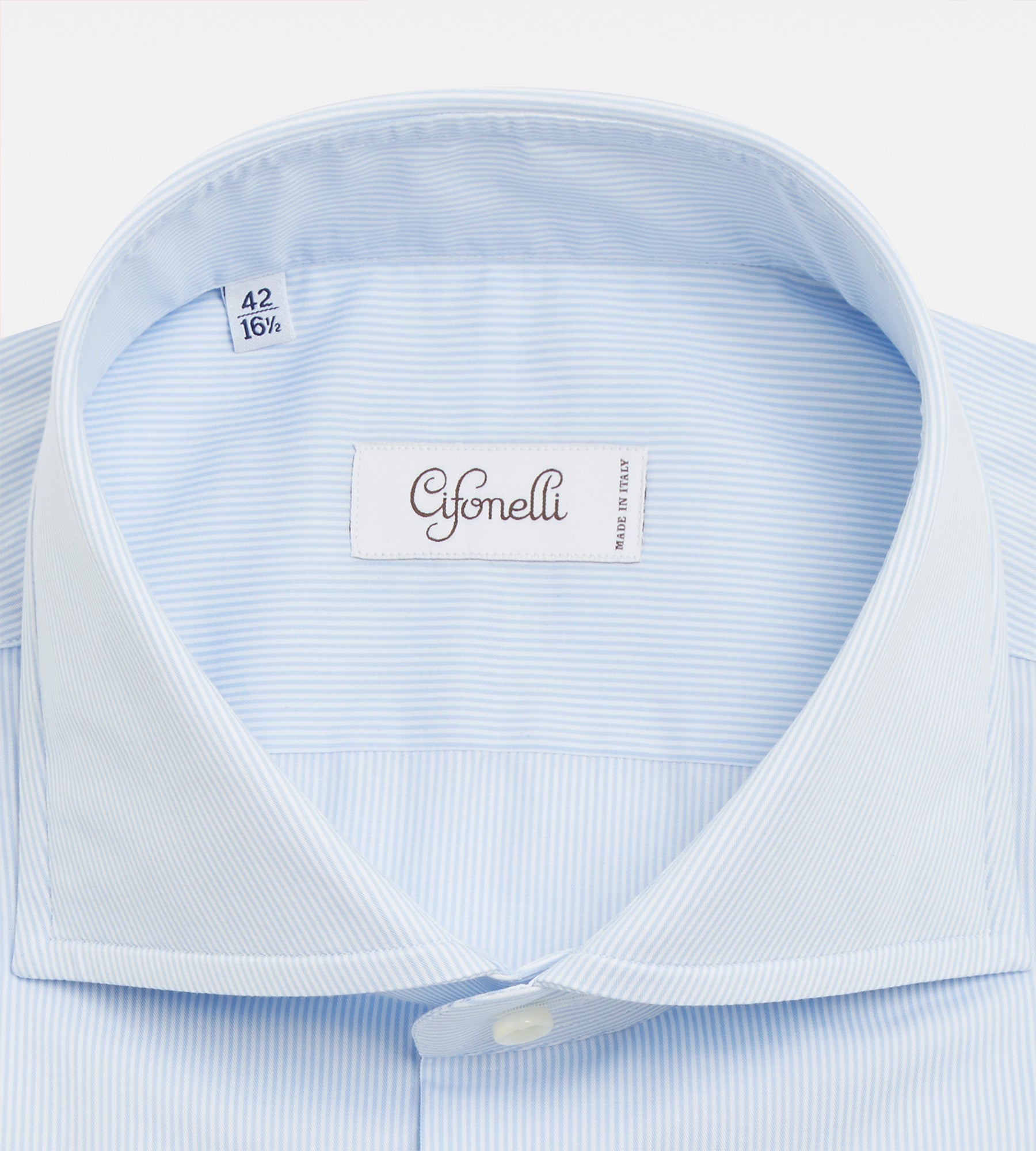 Chemise bleu ciel en coton à fines rayures