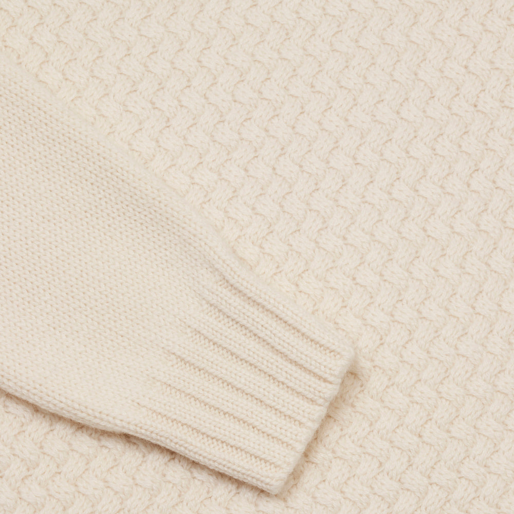 Pull torsadé en cachemire crème