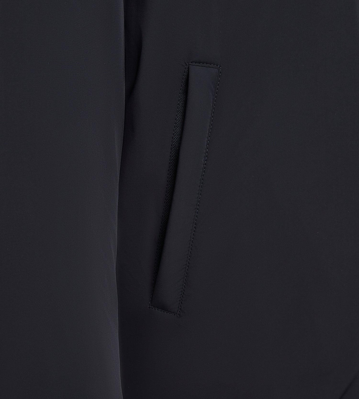 Bombers bleu marine en matière technique