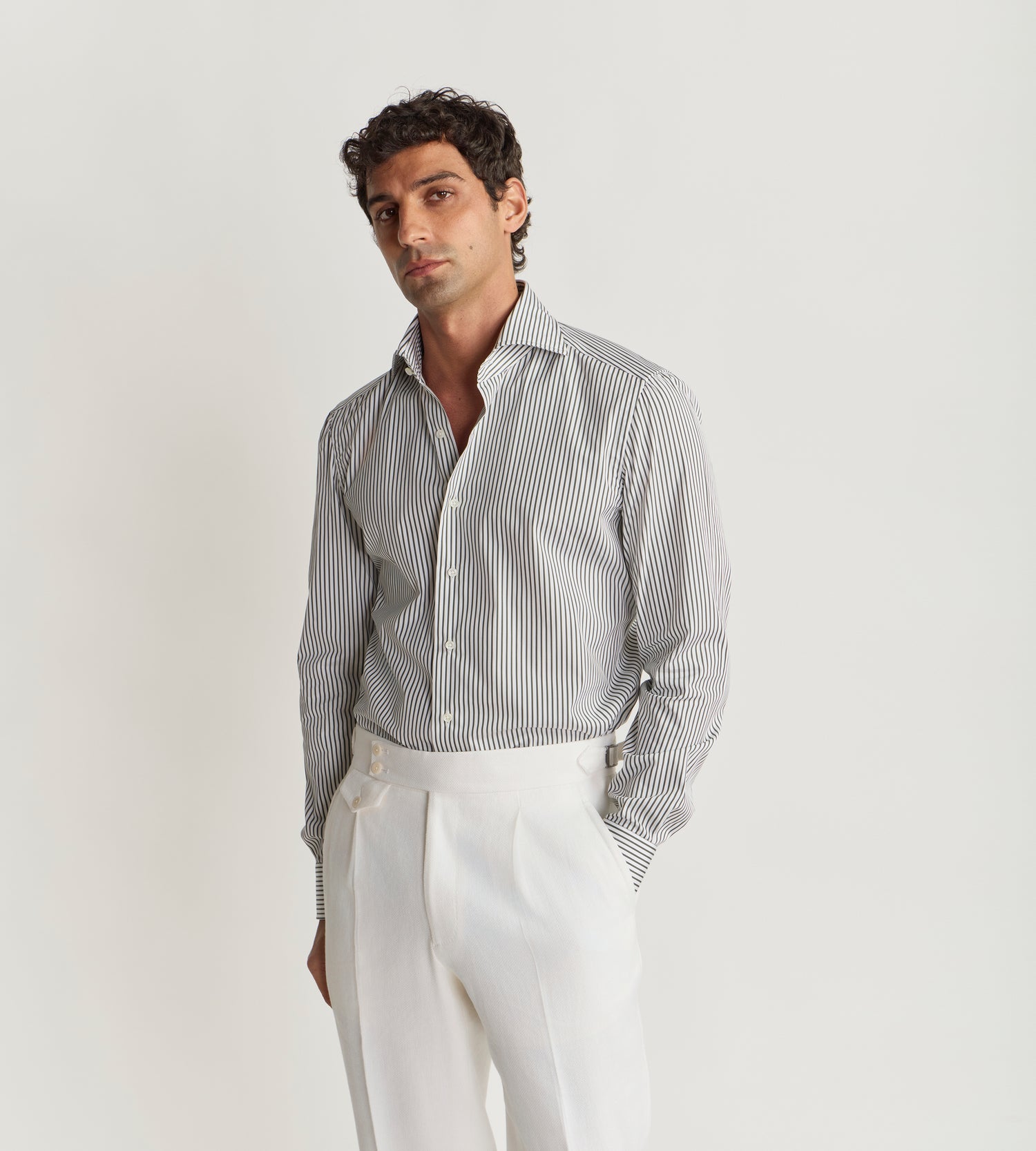 Chemise grise à rayures