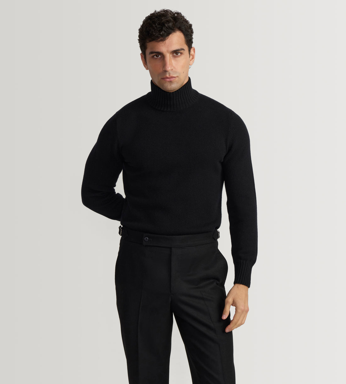 Pull noir à col cheminé en cachemire