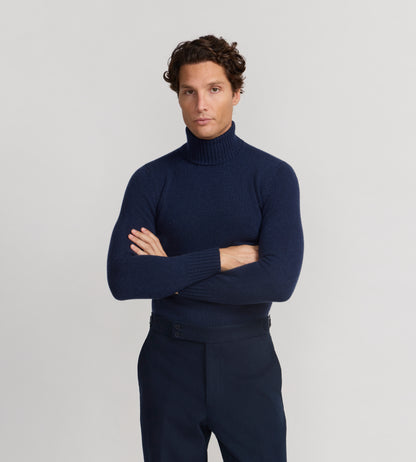 Maille à col roulé en cachemire bleu marine