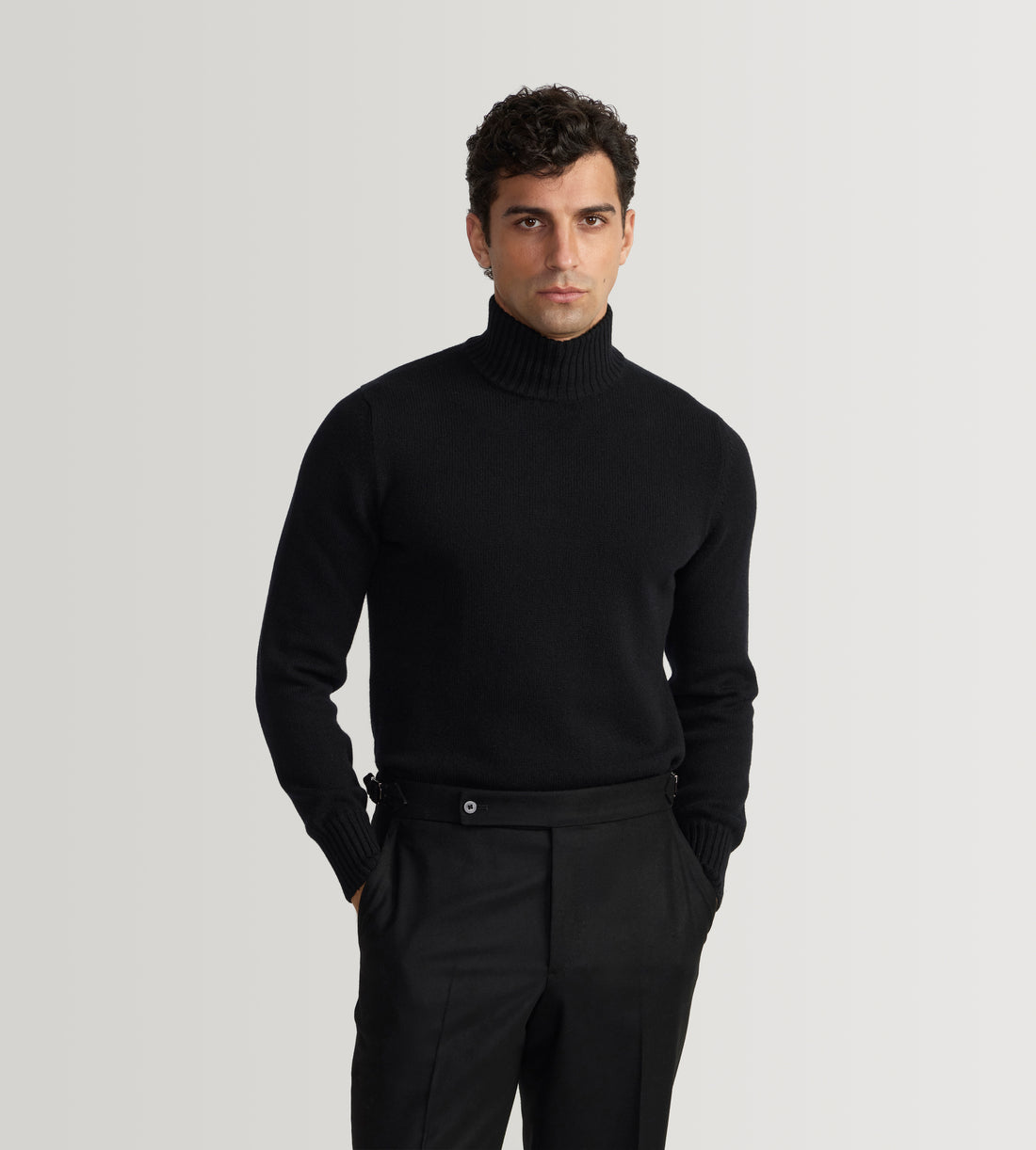 Pull noir à col roulé en cachemire