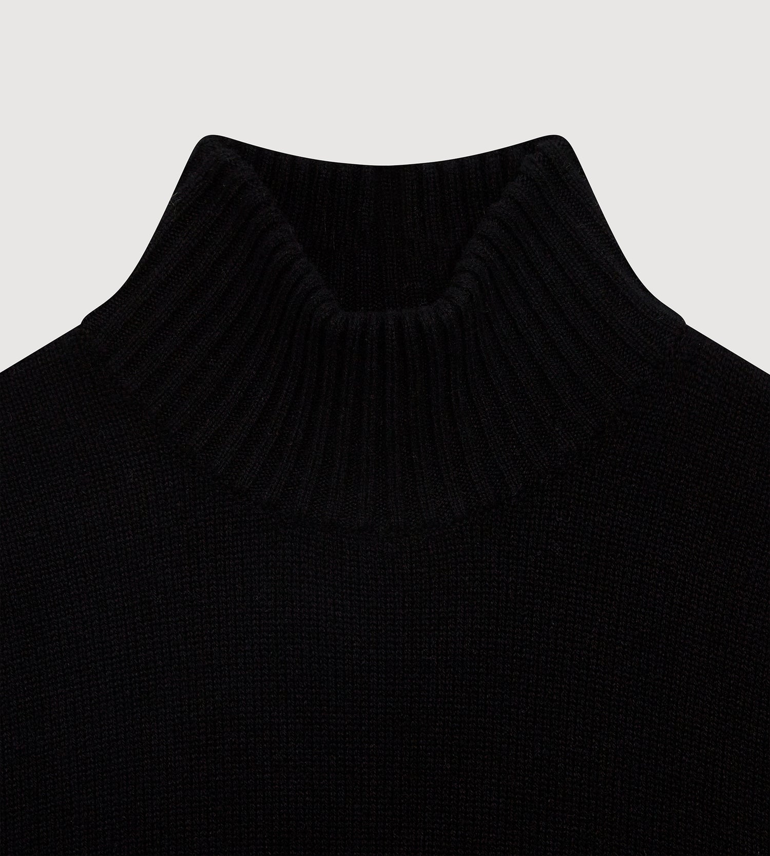 Pull noir à col cheminé en cachemire