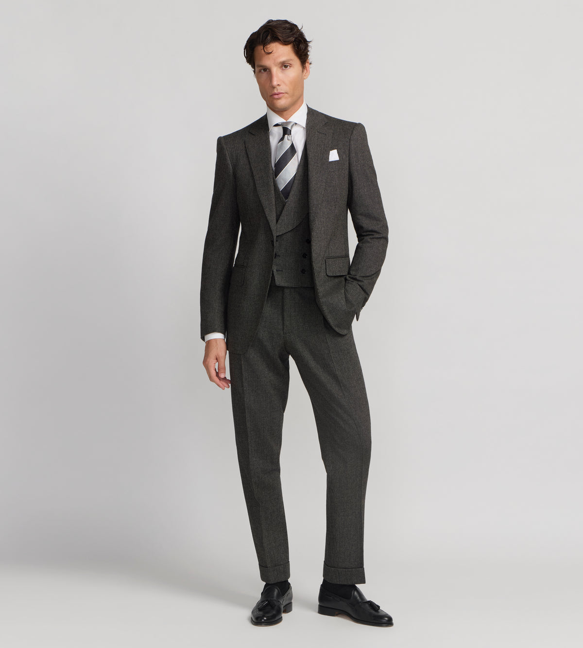 Costumes trois pièces en laine gris à motif caviar