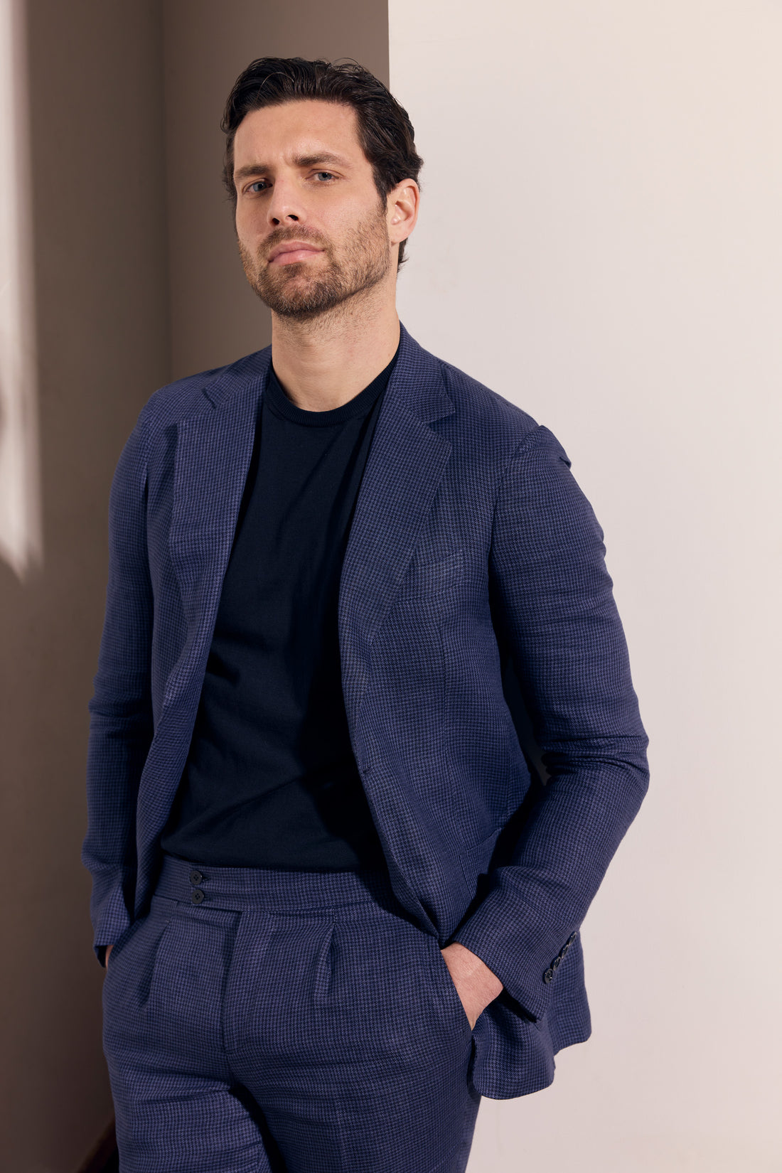 Costume bleu en lin à motif pied-de-poule