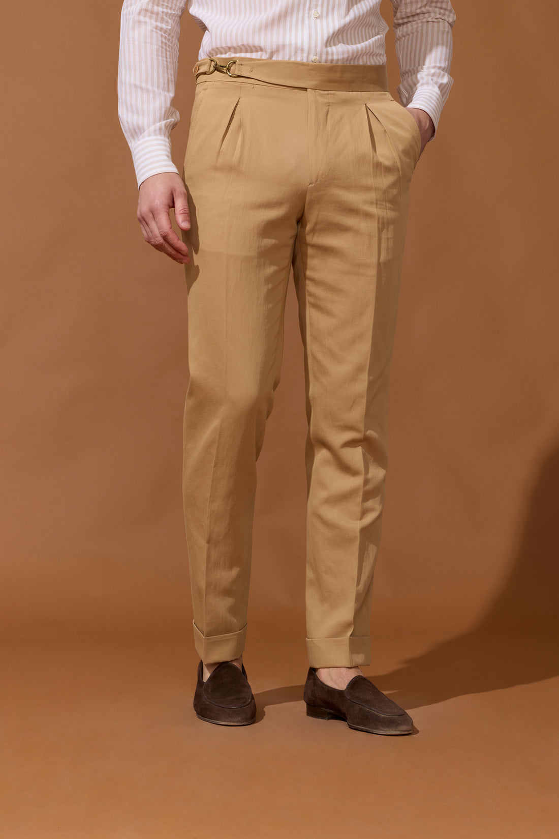 Pantalon en lin & soie camel avec fermeture à crochet