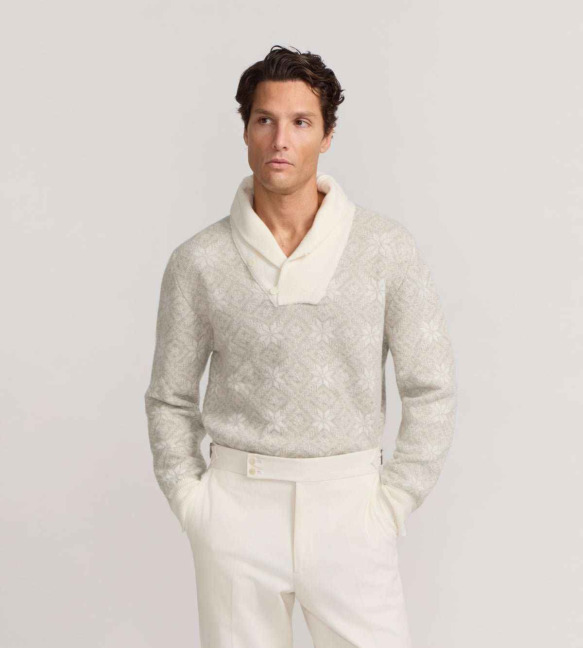 Maille à col châle beige et gris à motifs