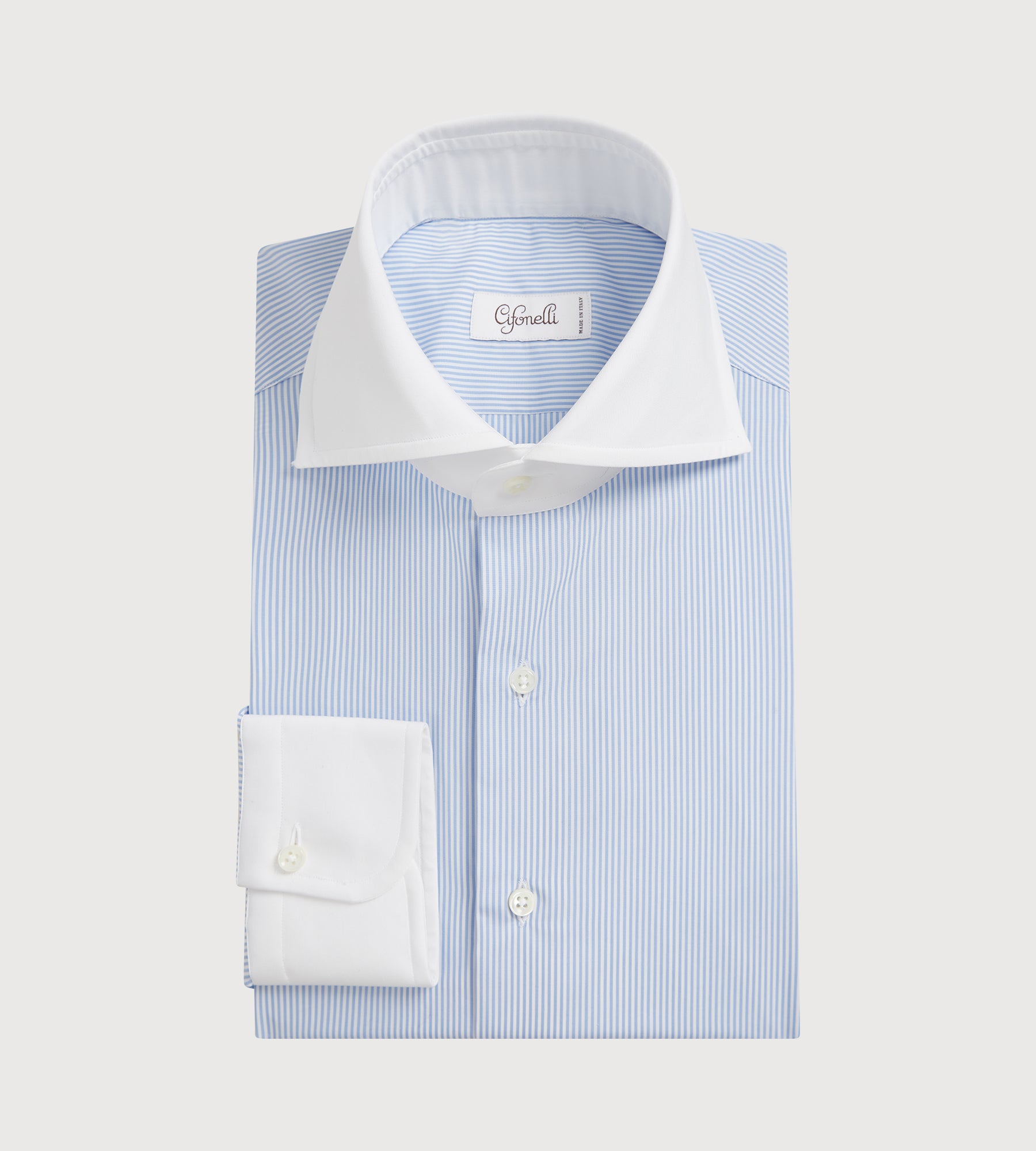 Chemise rayée bleu ciel avec col et poignet blancs