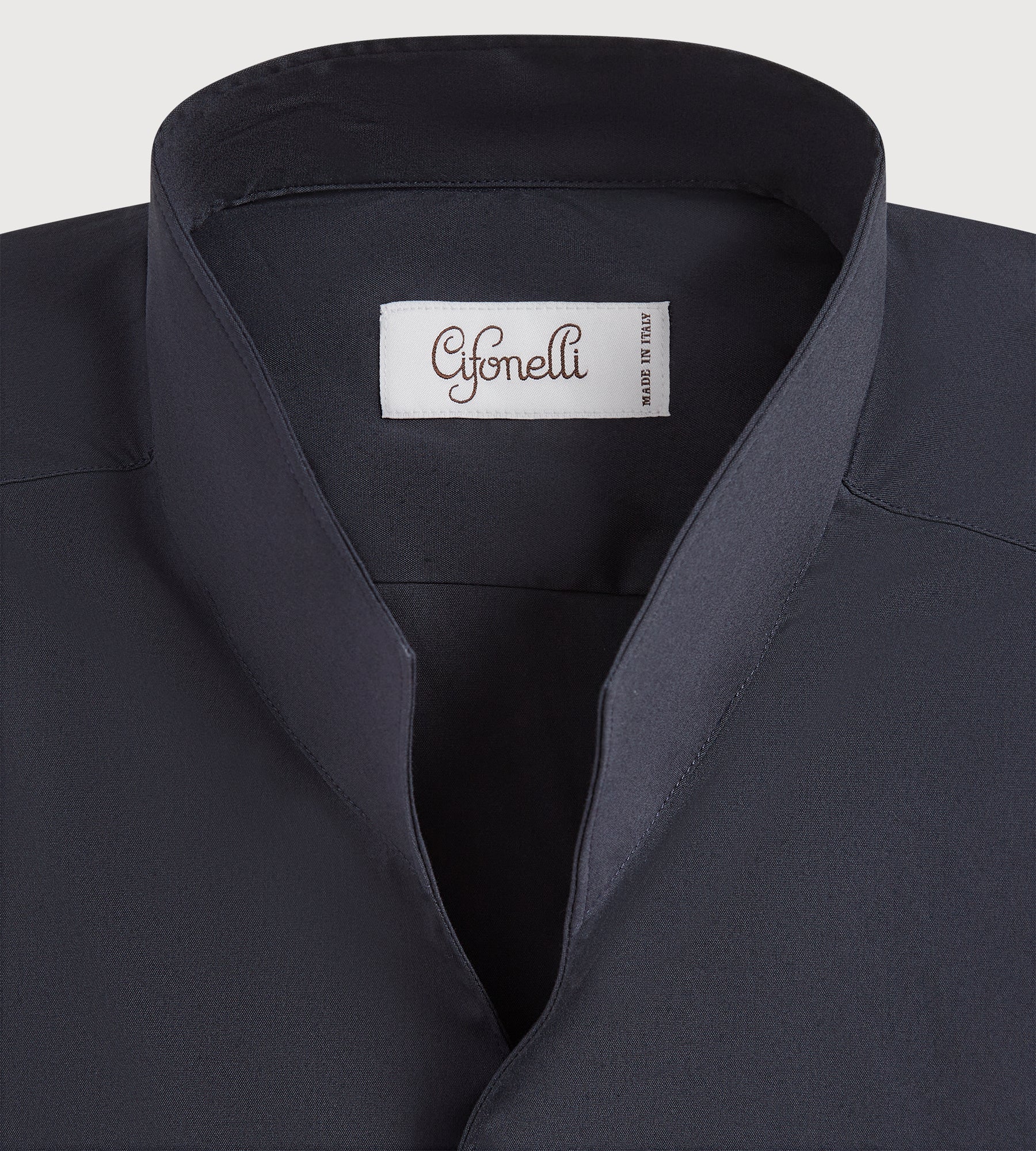 Chemise bleu foncé à col indien