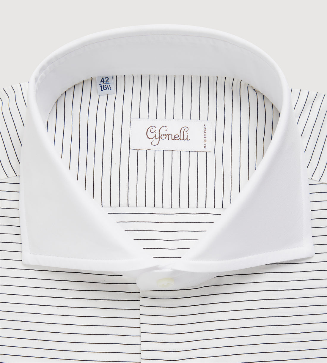 Chemise blanche à rayures horizontales noires