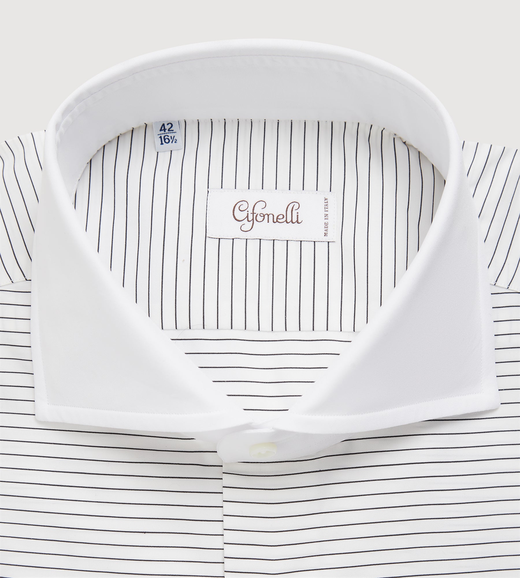 Chemise blanche à rayures horizontales noires