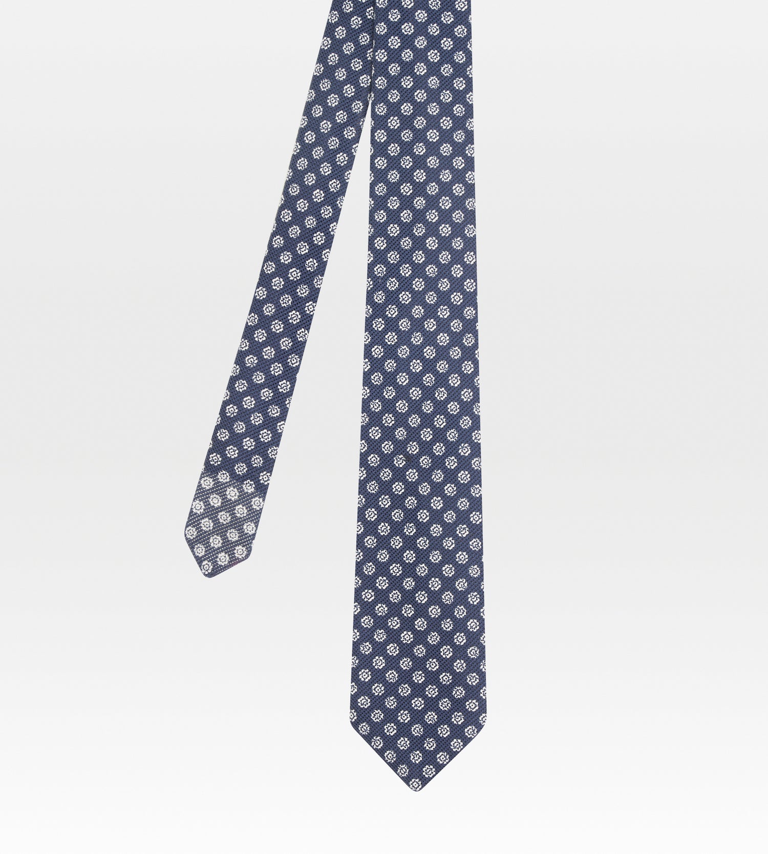 Cravate en soie bleu à petites fleurs