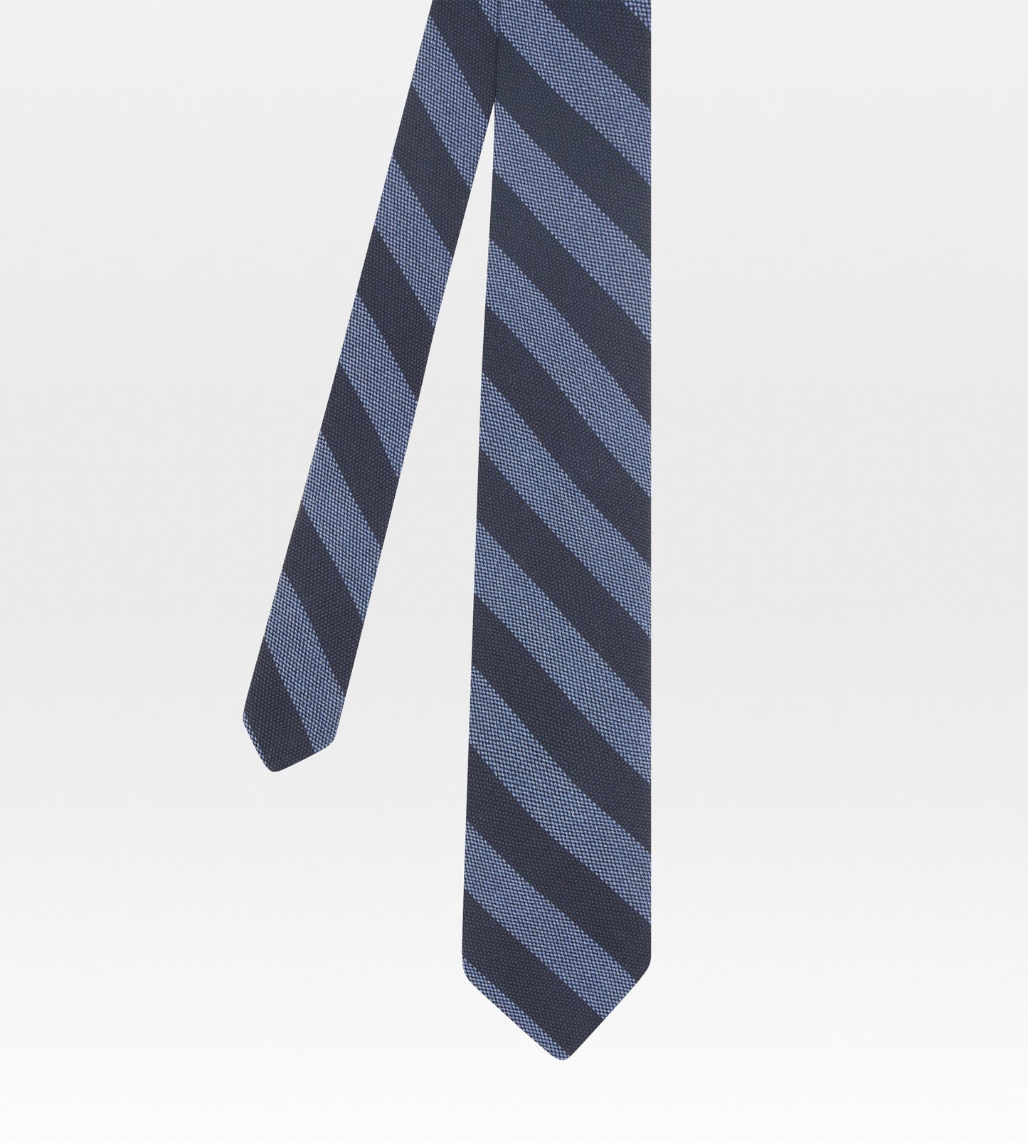 Cravate en soie à rayures bleues